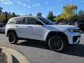 2027 Jeep Grand Cherokee Laredo Altitude